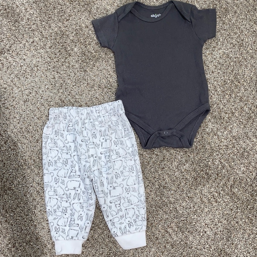 grey onesie with white rabbit design pants 3-6m